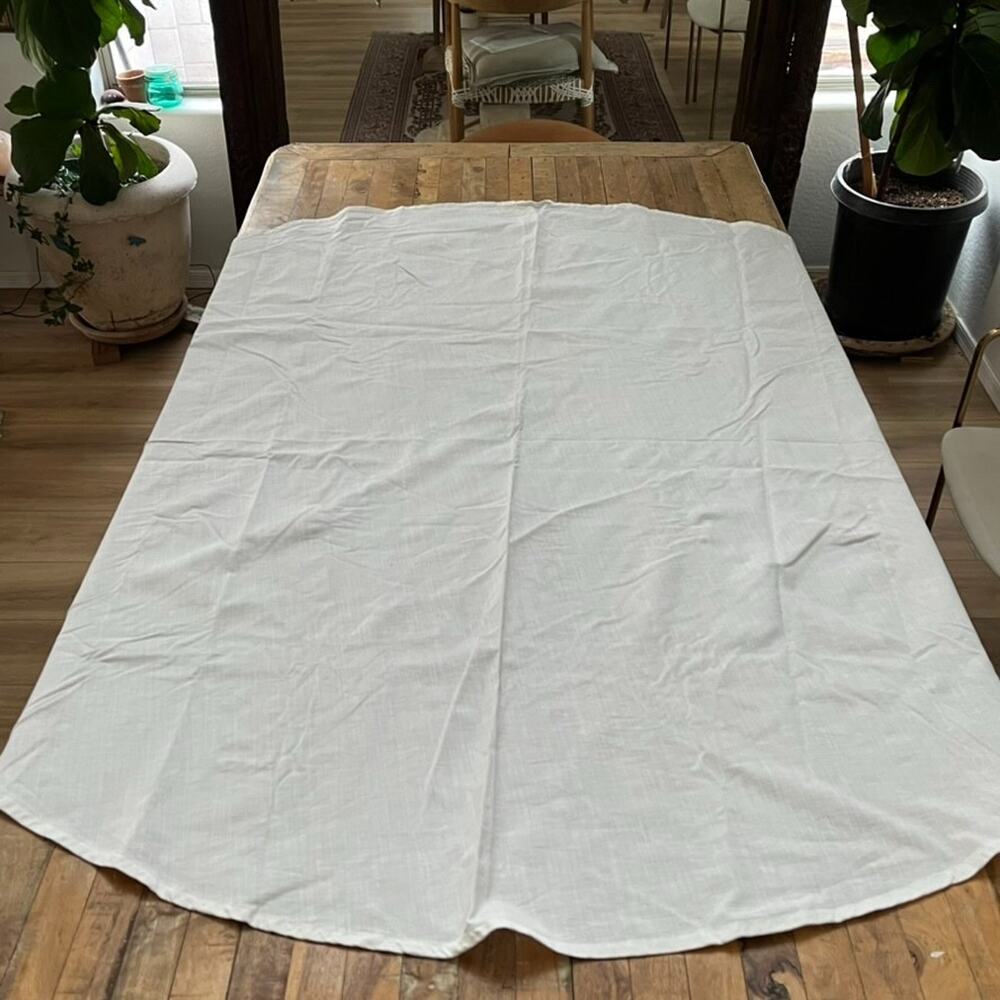 Pottery Barn Linen White Oval Tablecloth 70” x 64”